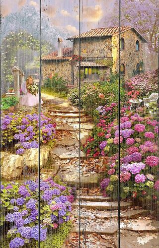 Лестница вверх к дому рядом с цветами