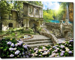 Таинственный сад с прекрасной архитектурой