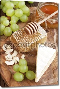 сыр с медом и виноградом