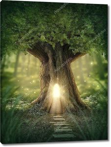 Светящееся дерево в лесу