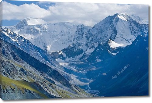 Горы в облаках, Алтай, Россия
