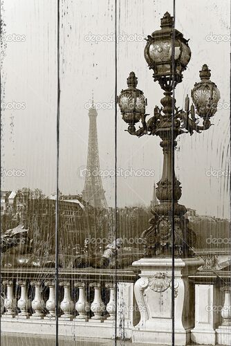 Фонарь на мосту в Париже