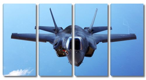 Современный военный самолет в небе Современный военный самолет в небе