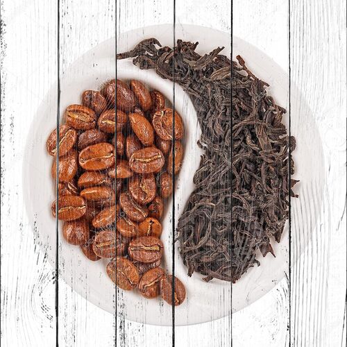 Черный листовой чай и кофе в зернах