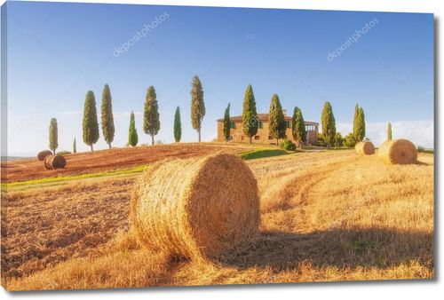 Стог сена на тосканском поле