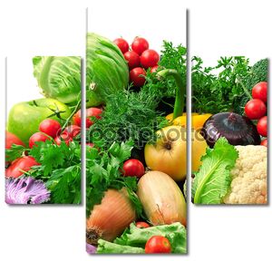 Свежие овощи на белом фоне
