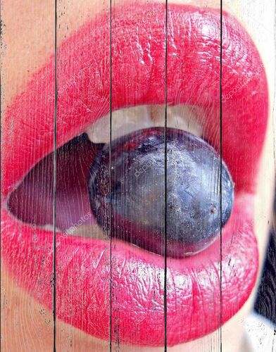 Горячие губы с виноградом