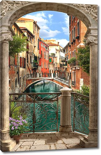 Венеция виз сквозь арку