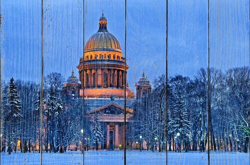 Исаакиевский собор в Санкт-Петербурге ночью