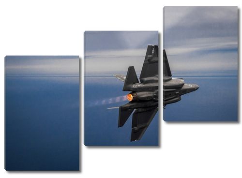 Сверхзвуковой самолет F-35C в небе Сверхзвуковой самолет F-35C в небе