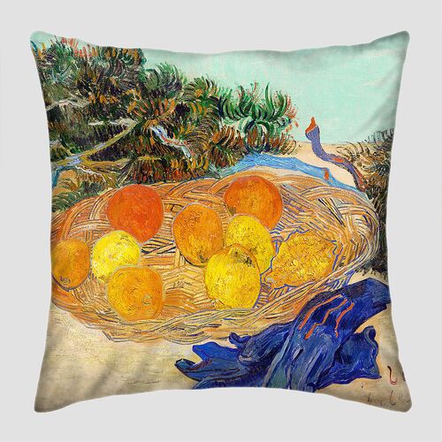 Натюрморт с апельсинами и лимонами и с синими перчатками