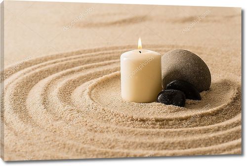 Свеча и камни на песке