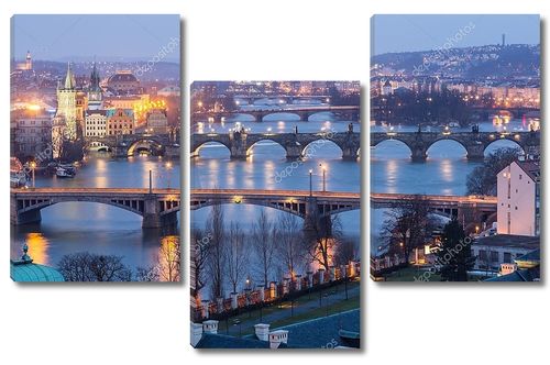 Прага в сумерках, вид мостов по Влтаве