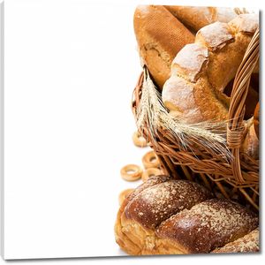 Булочки и хлеба в корзине