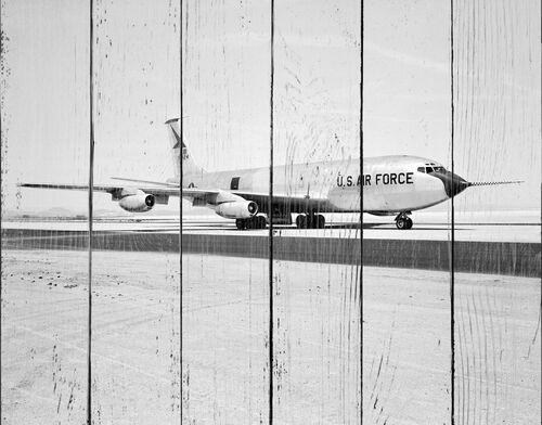 Старинный боинг KC-135 на разгоне