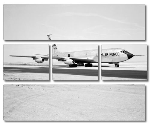 Старинный боинг KC-135 на разгоне