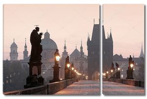 Прага Карлов мост  на рассвете