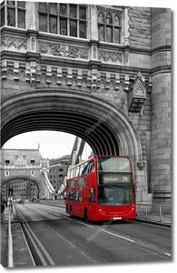 Красный автобус на Тауэрском мосту