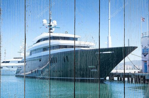 Супер яхты, пришвартованные в Гибралтаре
